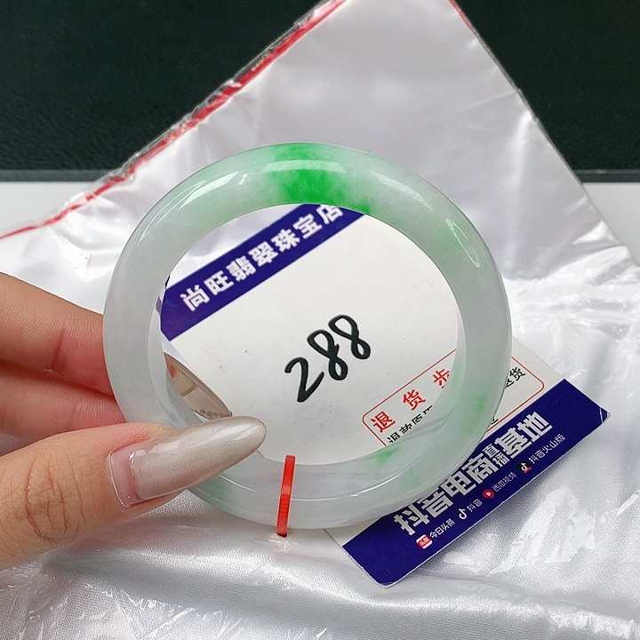 翡翠手镯未镶嵌翡翠12