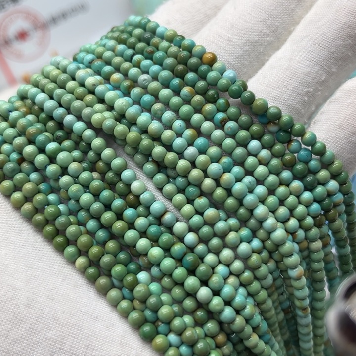 绿松石颈饰未镶嵌小米珠链一条重12克左右、尺寸3.5m m