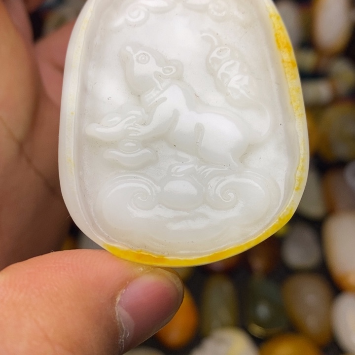 和田玉未镶嵌吊坠(赠链)