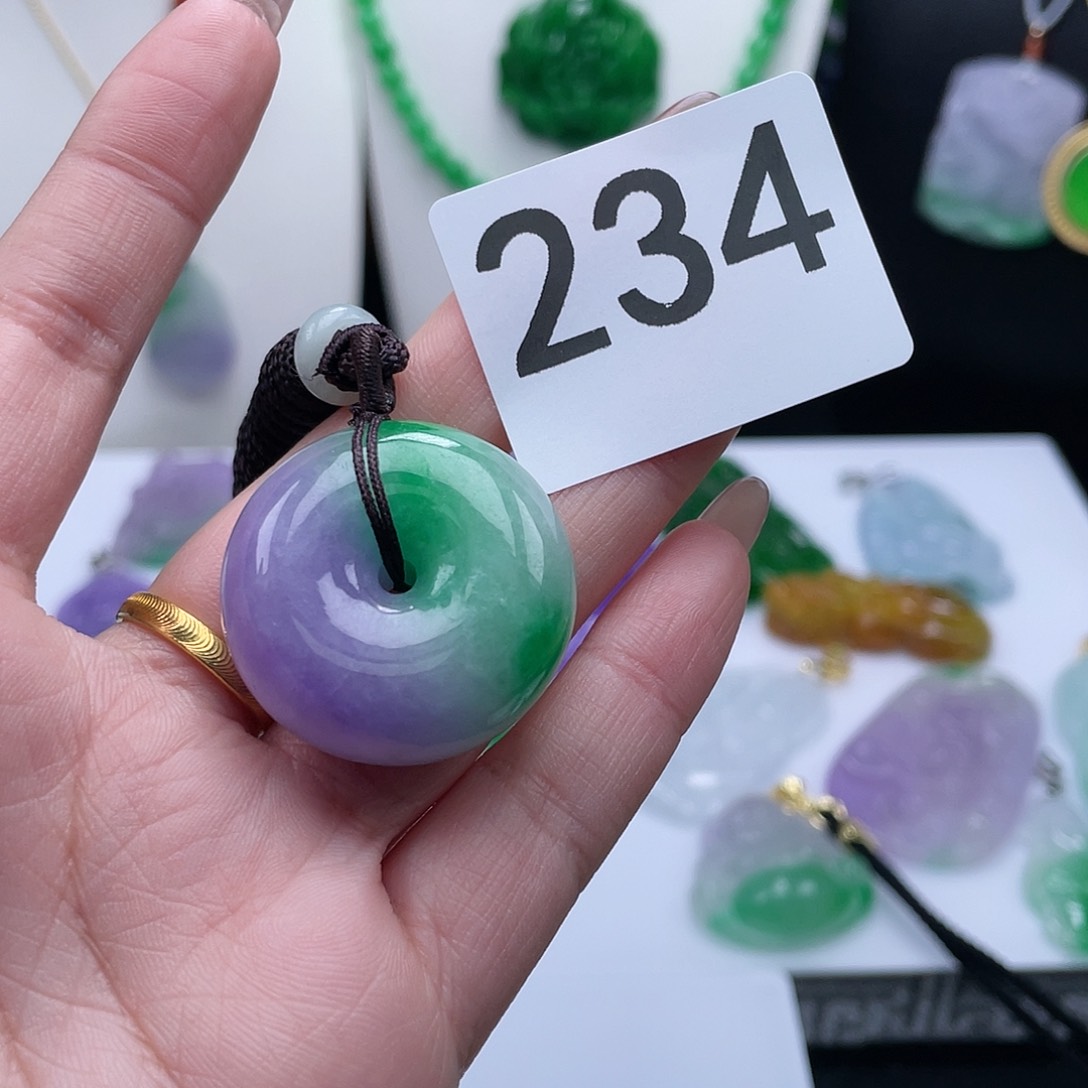 翡翠吊坠(赠链)未镶嵌