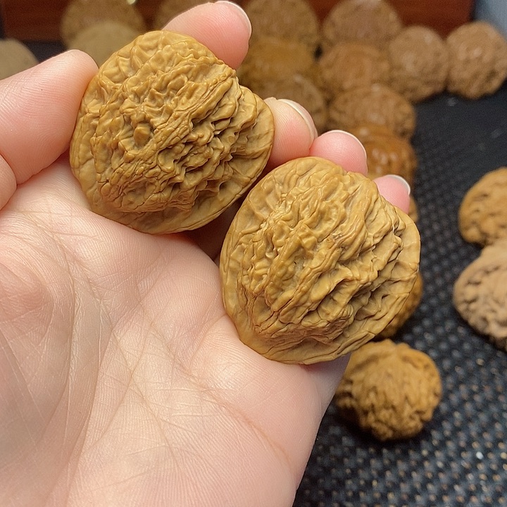 文玩核桃把件38虎头