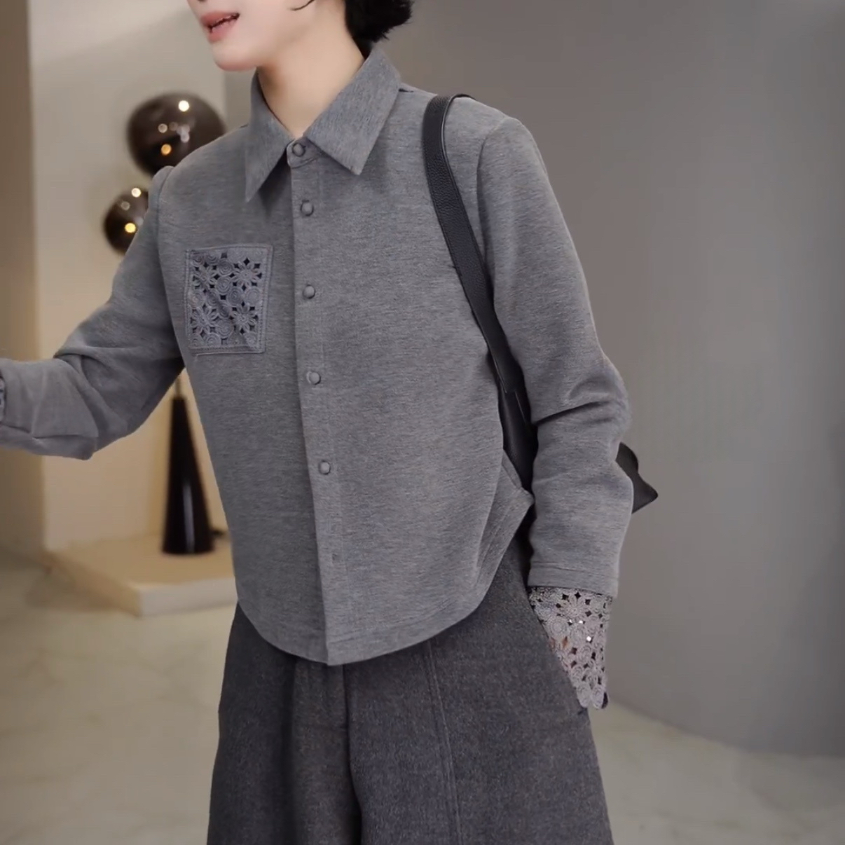 【现货➕运费险】新款钩花翻领单排扣镂空长袖衬衫拼接百搭正肩开衫