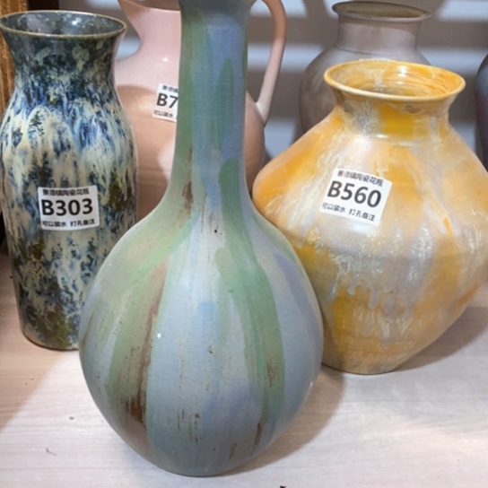 瓶景德镇陶瓷。景德镇陶瓷