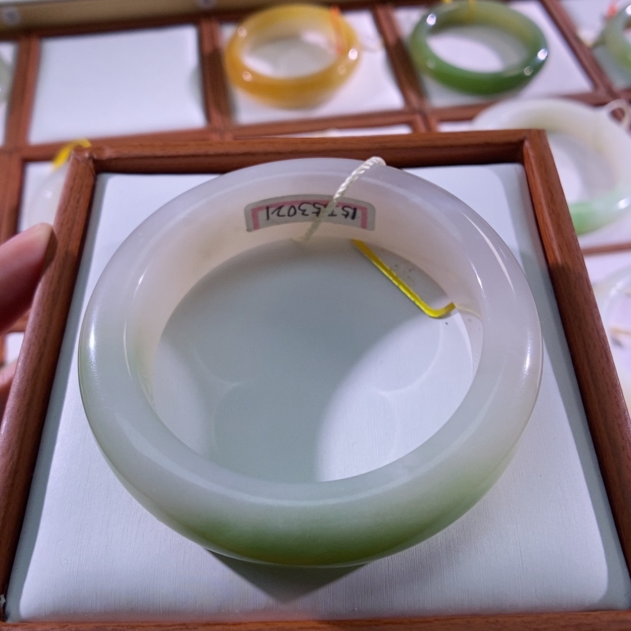 【闪购商品】未镶嵌手镯和田玉（翠青玉）