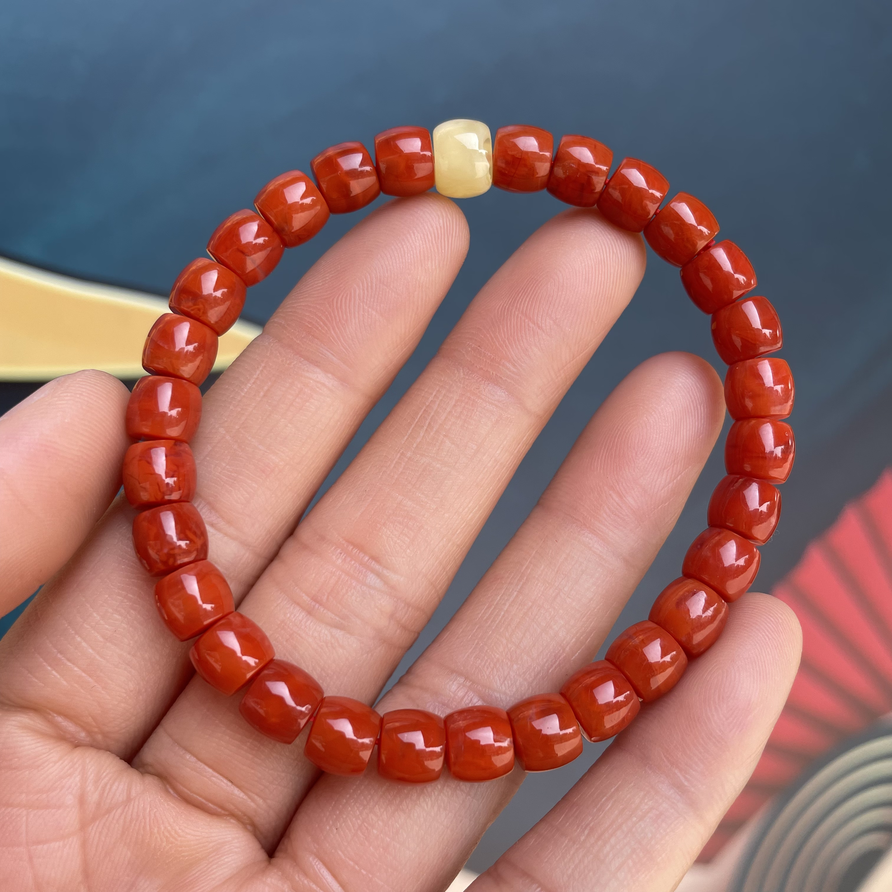 精工南红直切7mm手串搭配天然蜜蜡