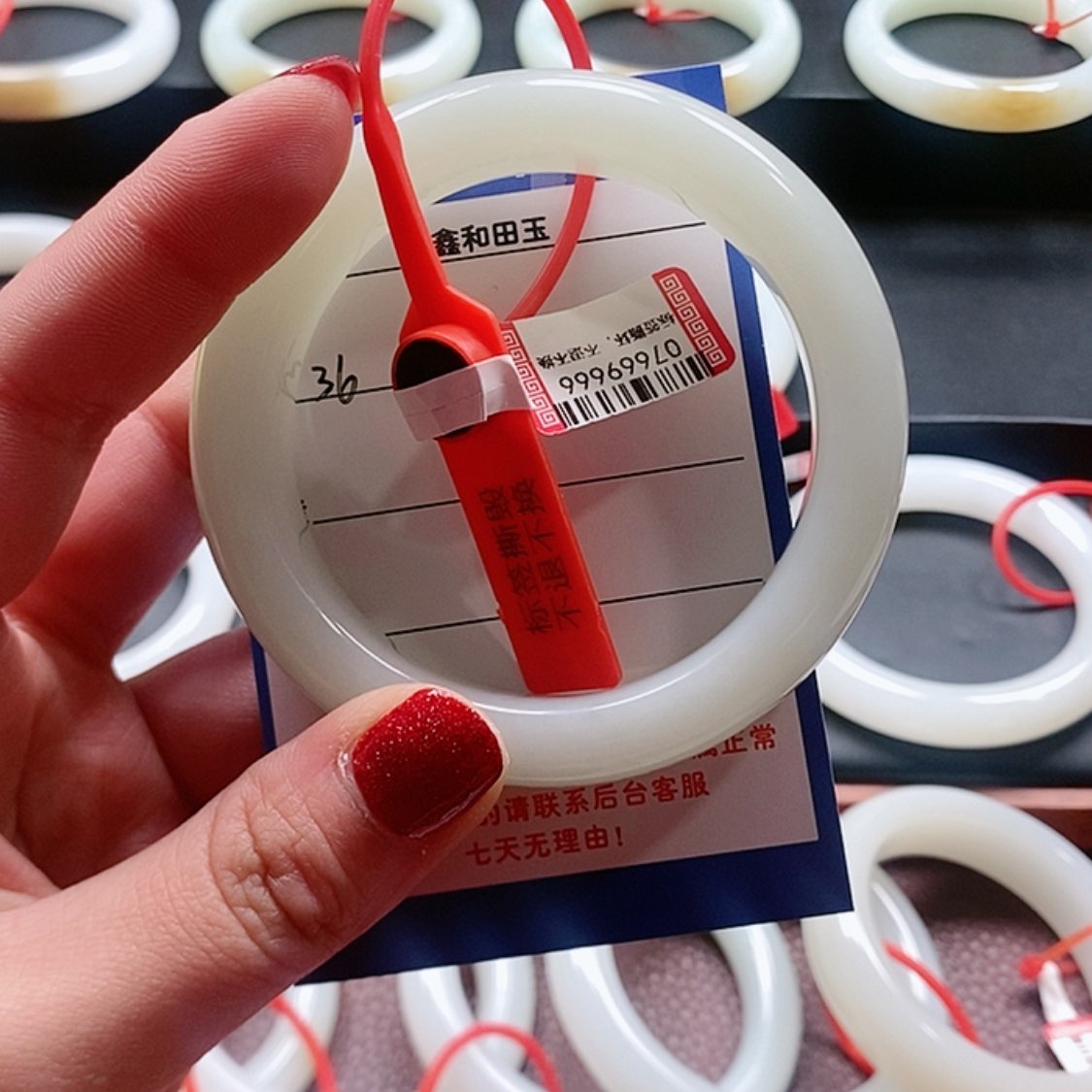 【闪购商品】和田玉59未镶嵌圆****圆和田玉手镯