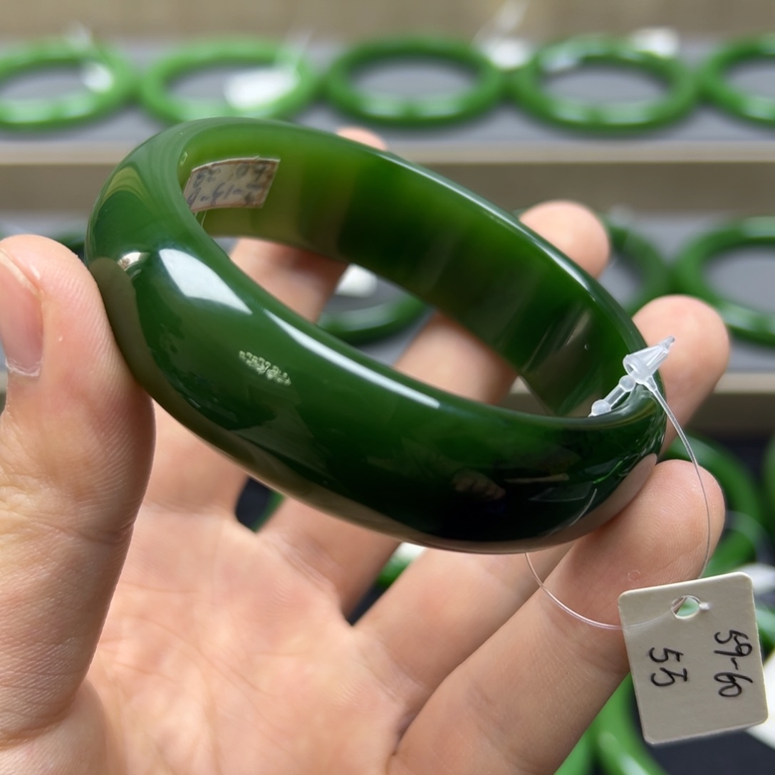 和田玉（碧玉）未镶嵌手镯