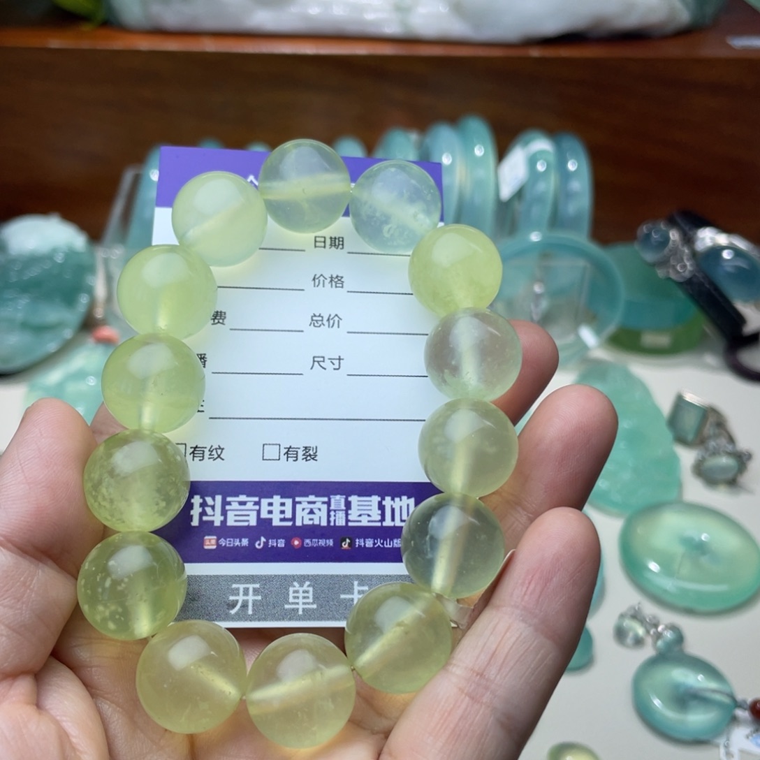 蛇纹石玉手链未镶嵌年***?