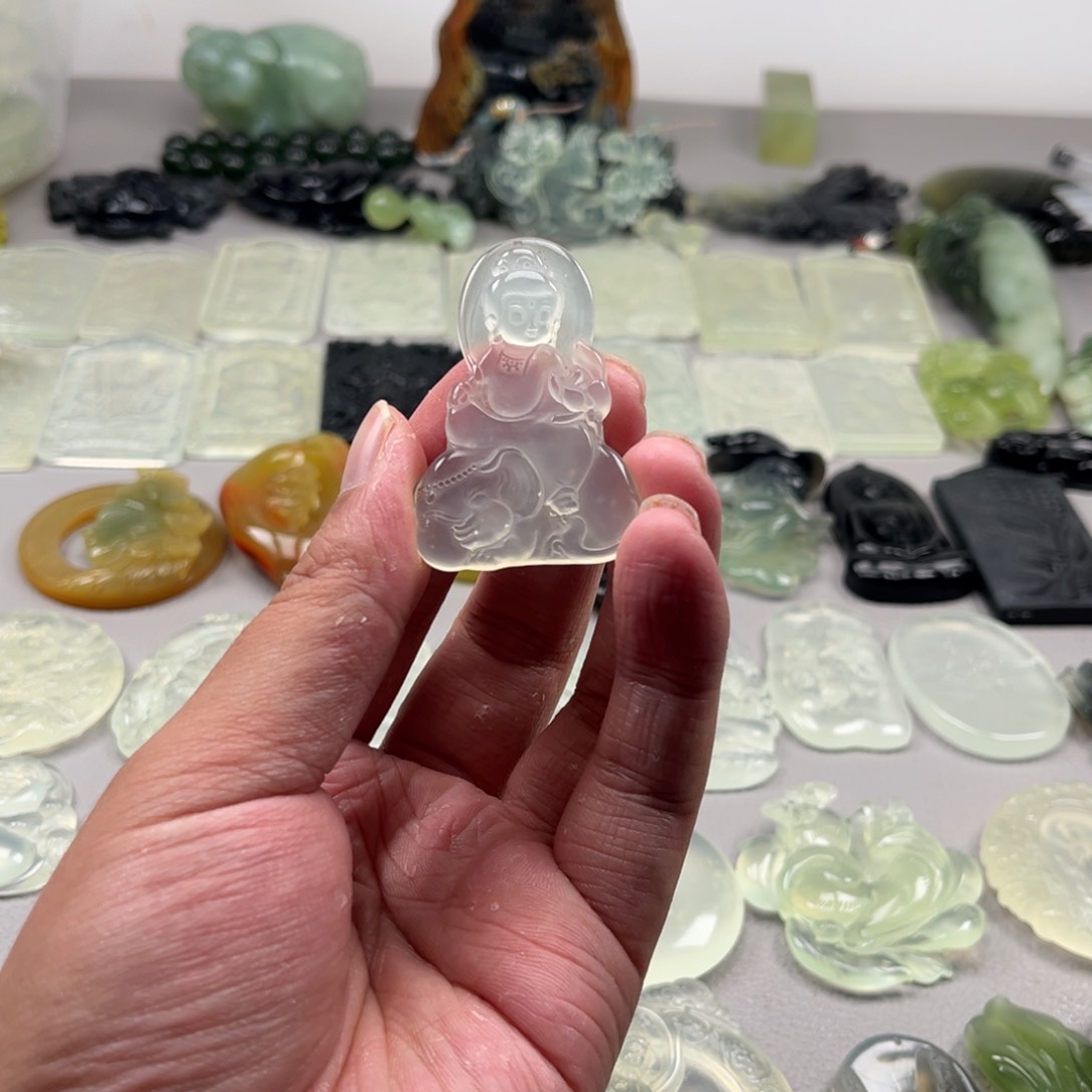 未镶嵌蛇纹石玉颈饰