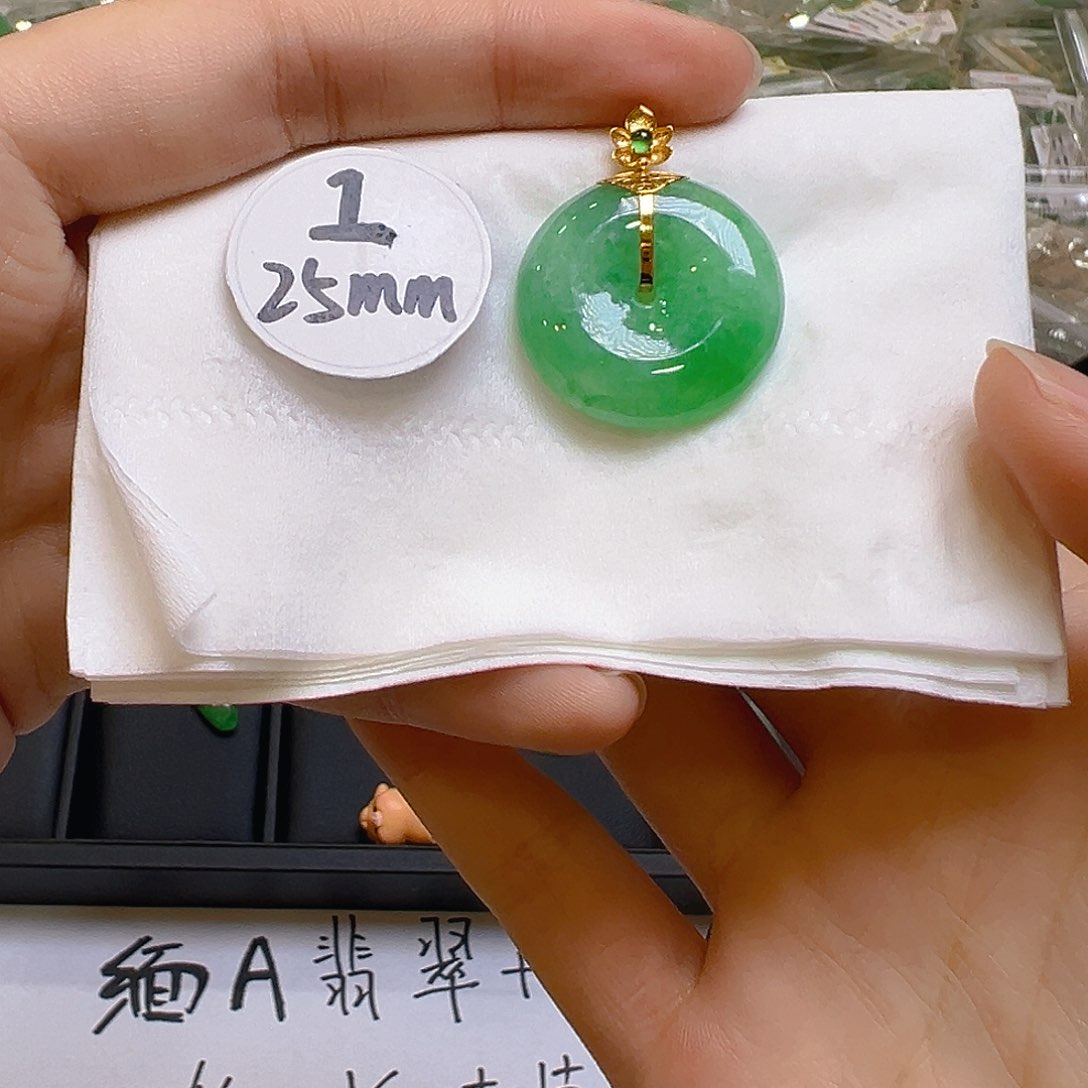 翡翠颈饰18K金镶嵌翡翠