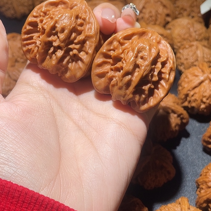 翰***苑文玩核桃吊坠小妹三棱