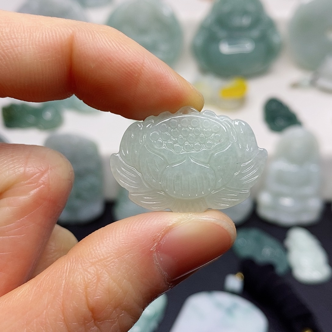 翡翠颈饰未镶嵌吊坠