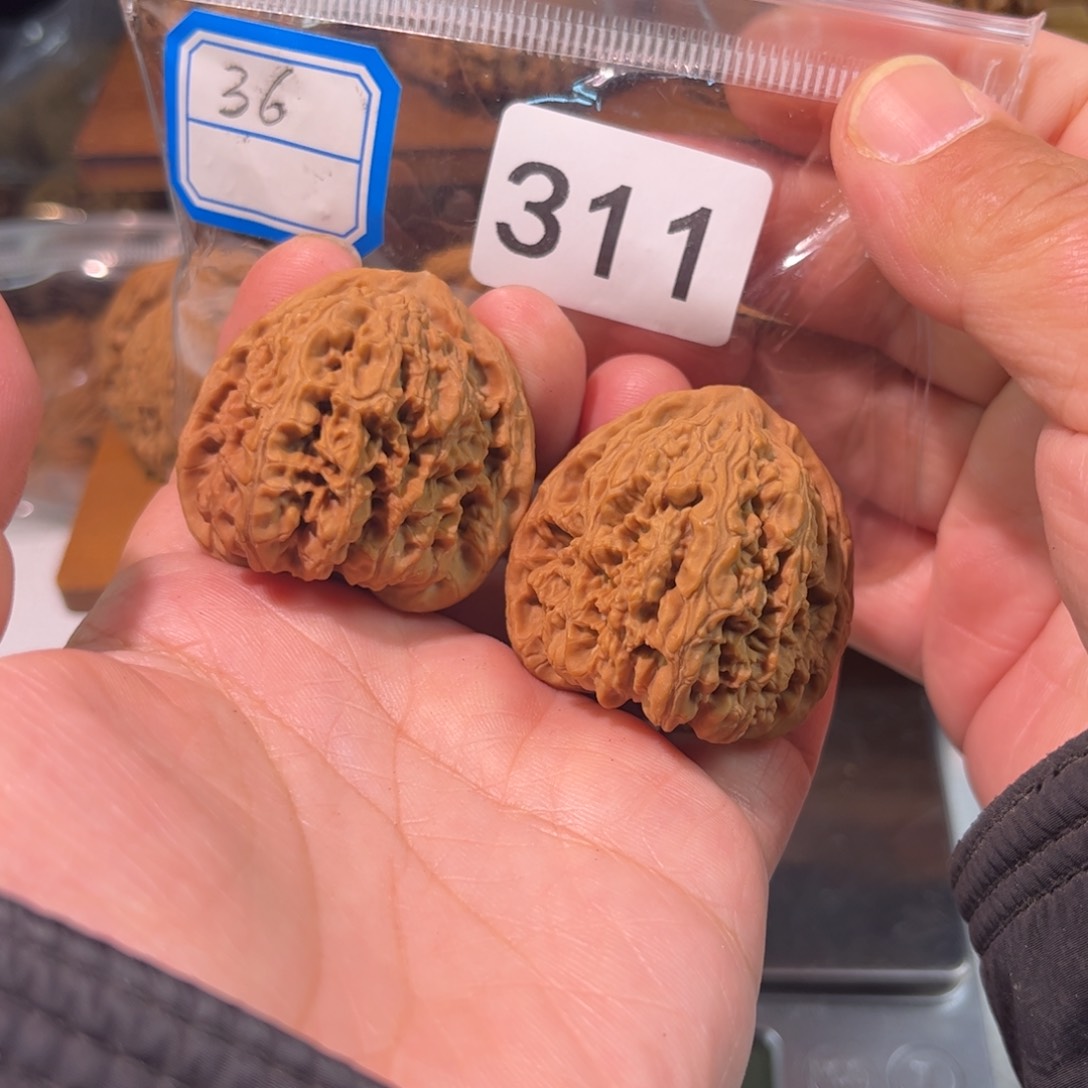 吊坠文玩核桃三角将36姜黄皮