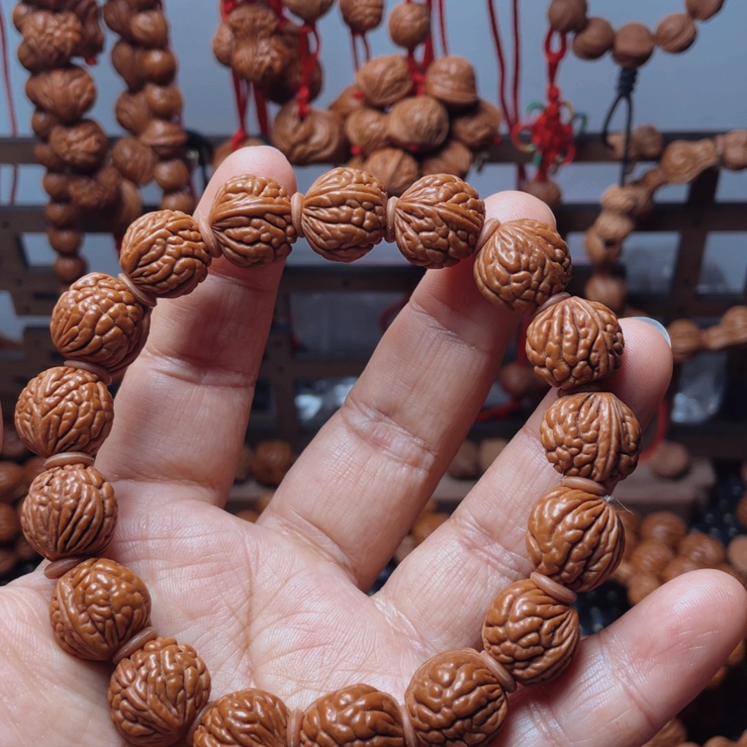 木质类龙纹桃枭手串