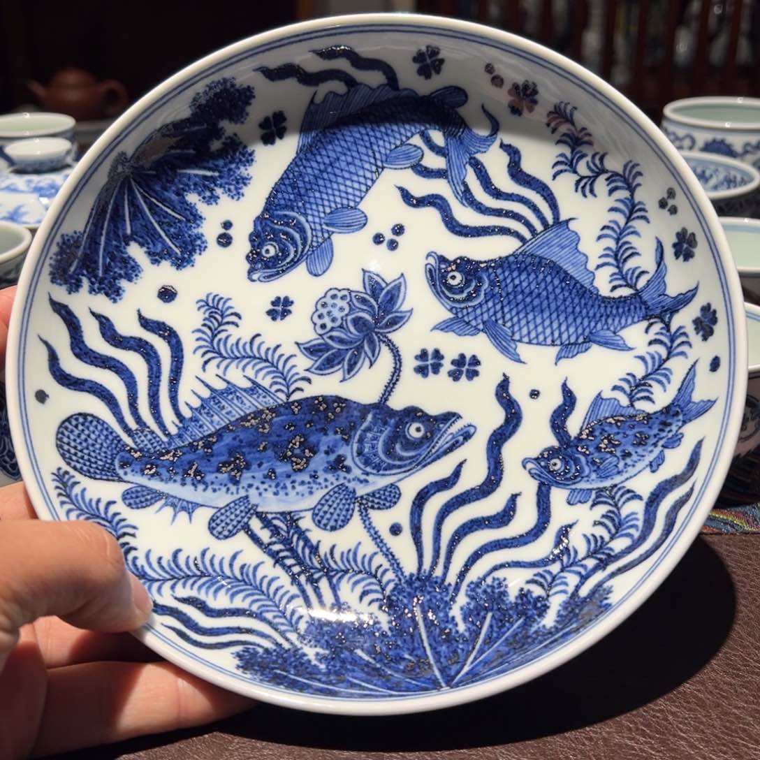 杯青花鱼藻纹壶承看盘直径约19厘米