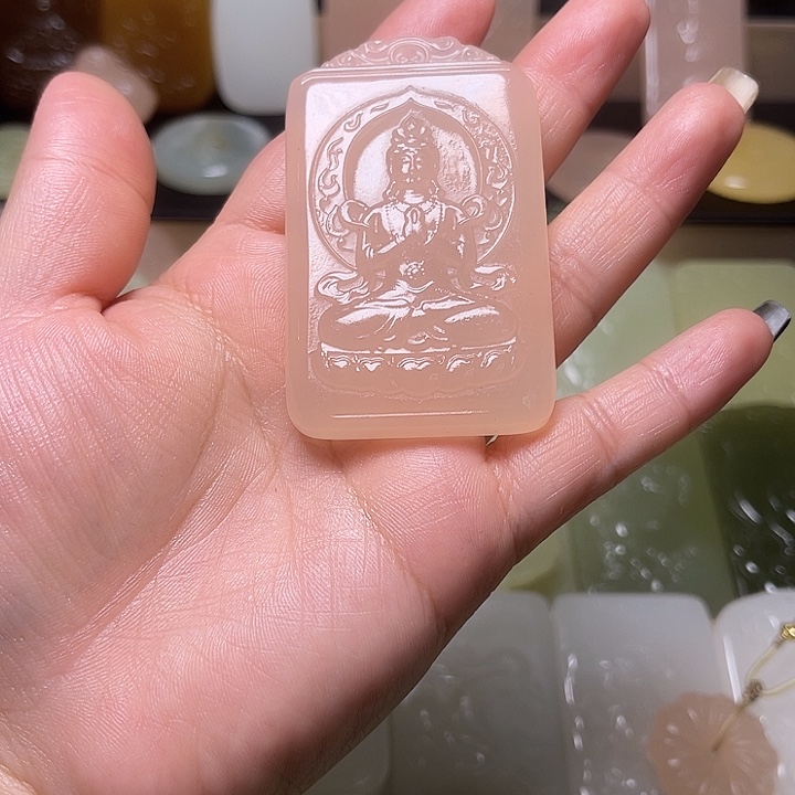 用***0和田玉未镶嵌颈饰