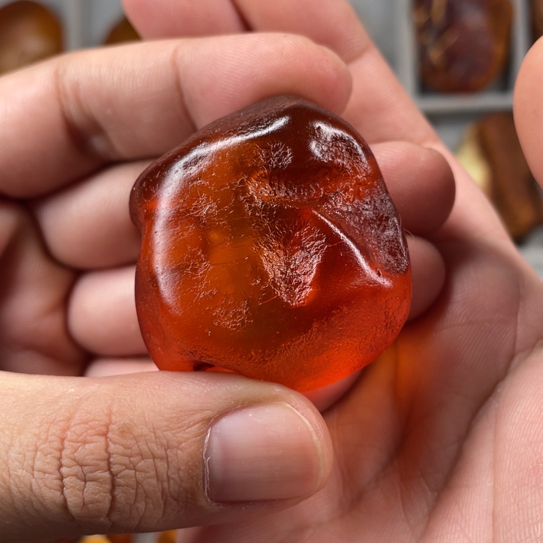 琥珀珠宝奇石未镶嵌