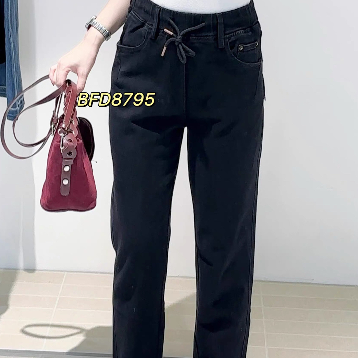 现8795大码女装秋款柏菲蒂卷边黑色牛仔裤（裤长99左右）
