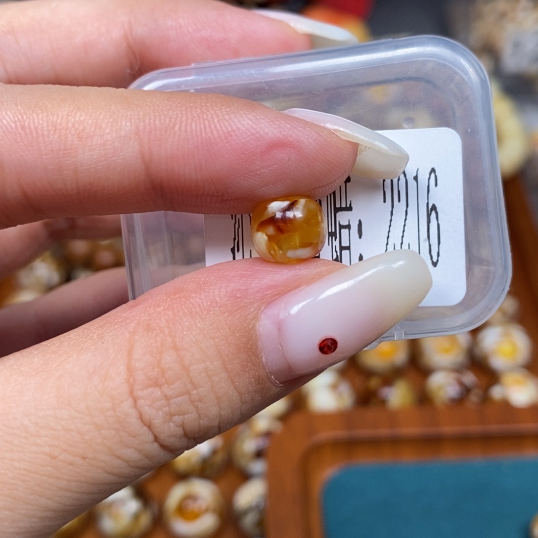 蜜蜡未镶嵌珠宝奇石2216