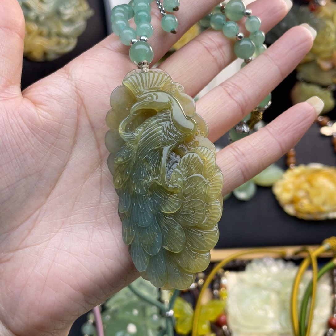 蛇纹石玉颈饰未镶嵌