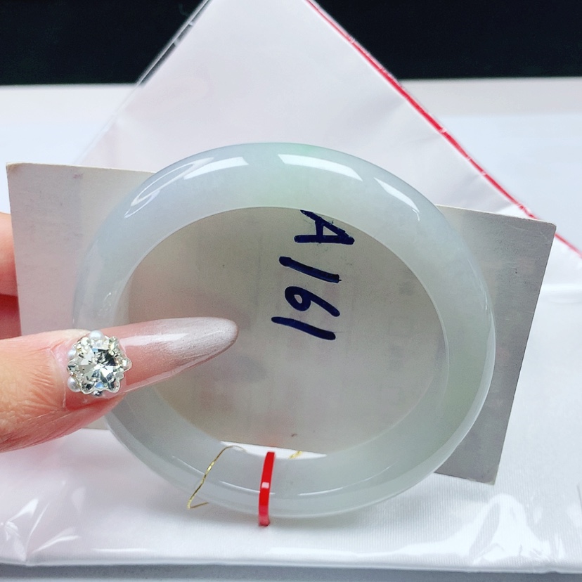 【闪购商品】翡翠手镯未镶嵌55.8圈白里透粉底