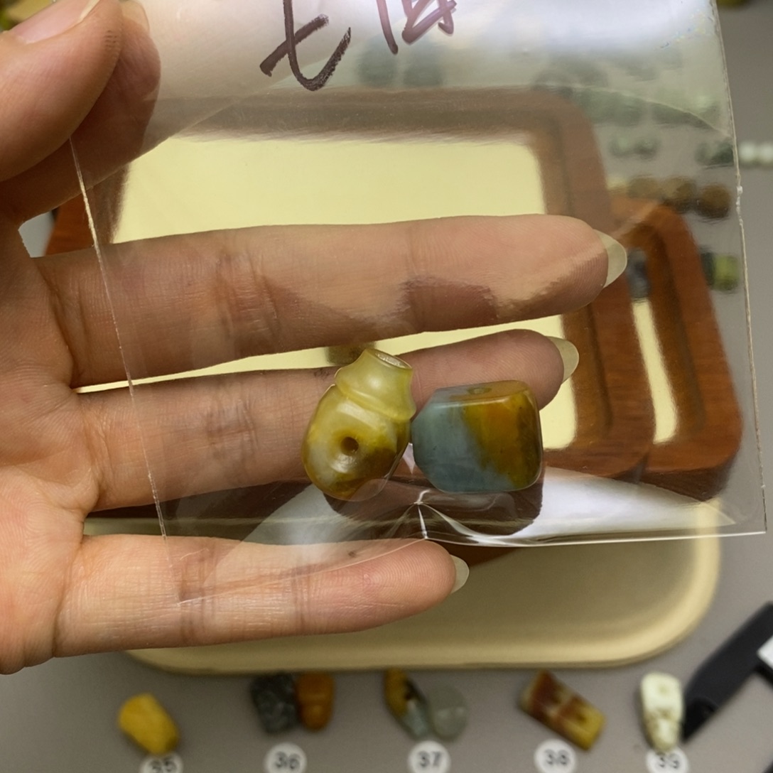 七***秦未镶嵌蛇纹石玉配饰