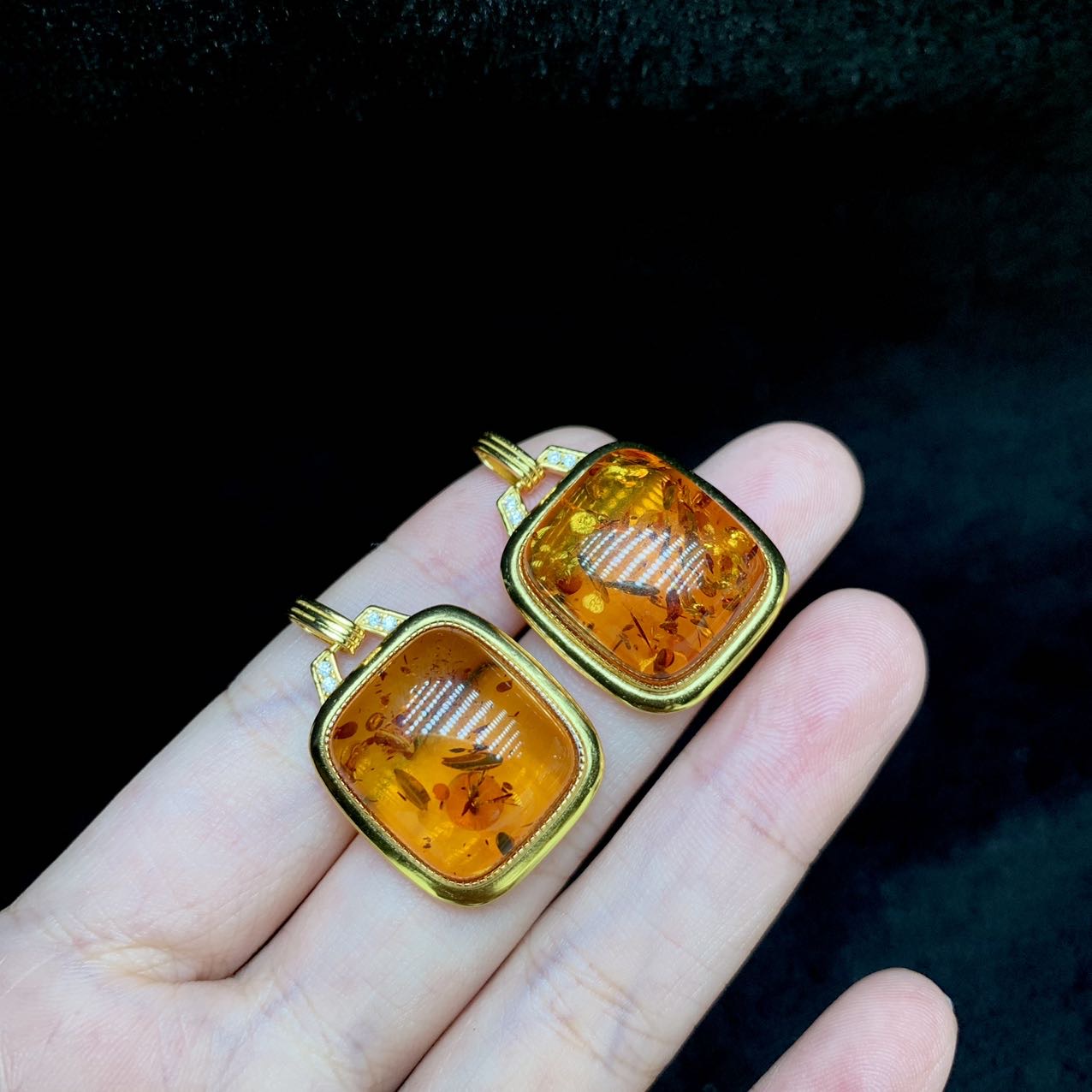 【云上好物】 DS82333-S925银花珀吊坠-多样性发一件-14x16mm（甄选）