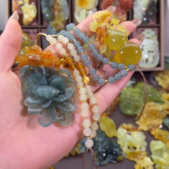 未镶嵌蛇纹石玉颈饰虫**?随机发