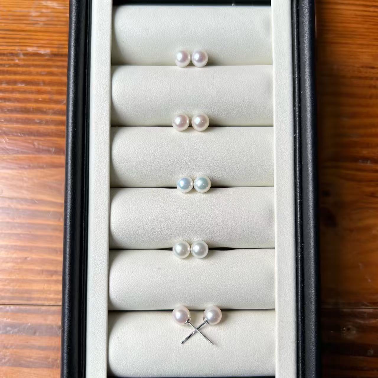 X711【真珠佳人】S925淡水极光小耳钉5-6mm（多样性发1）