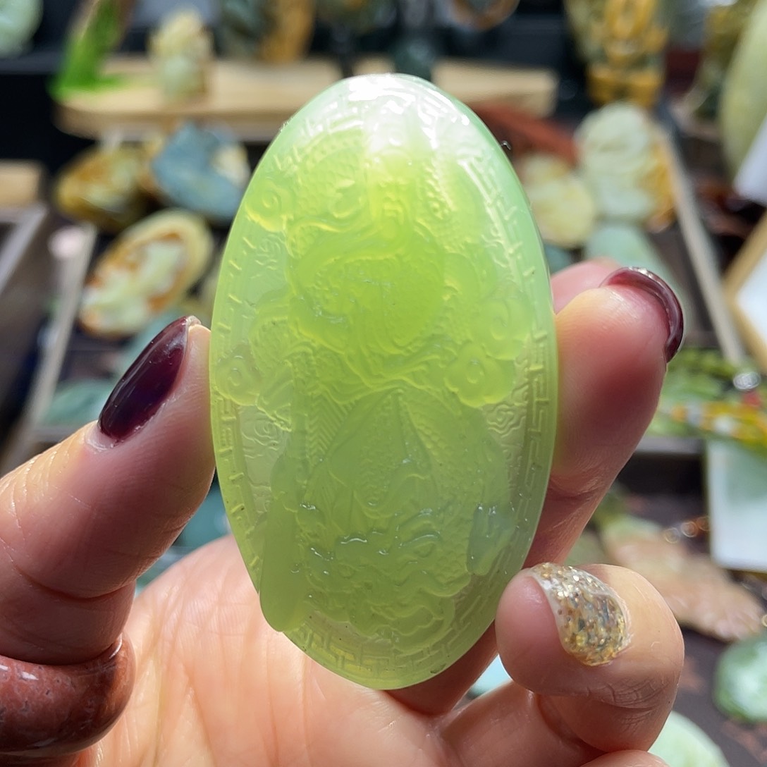 蛇纹石玉颈饰未镶嵌岫玉关公