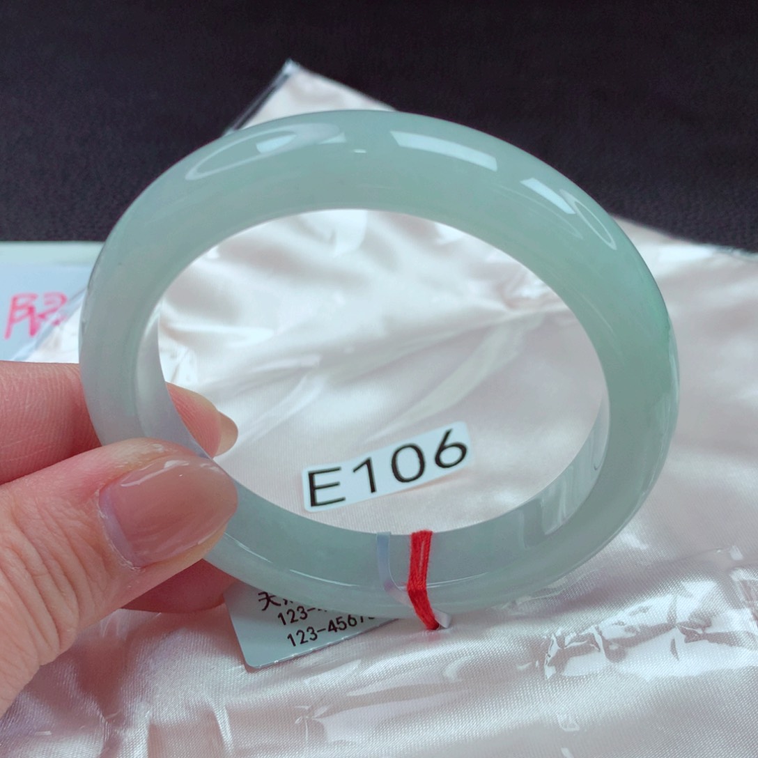 翡翠手镯未镶嵌手镯88