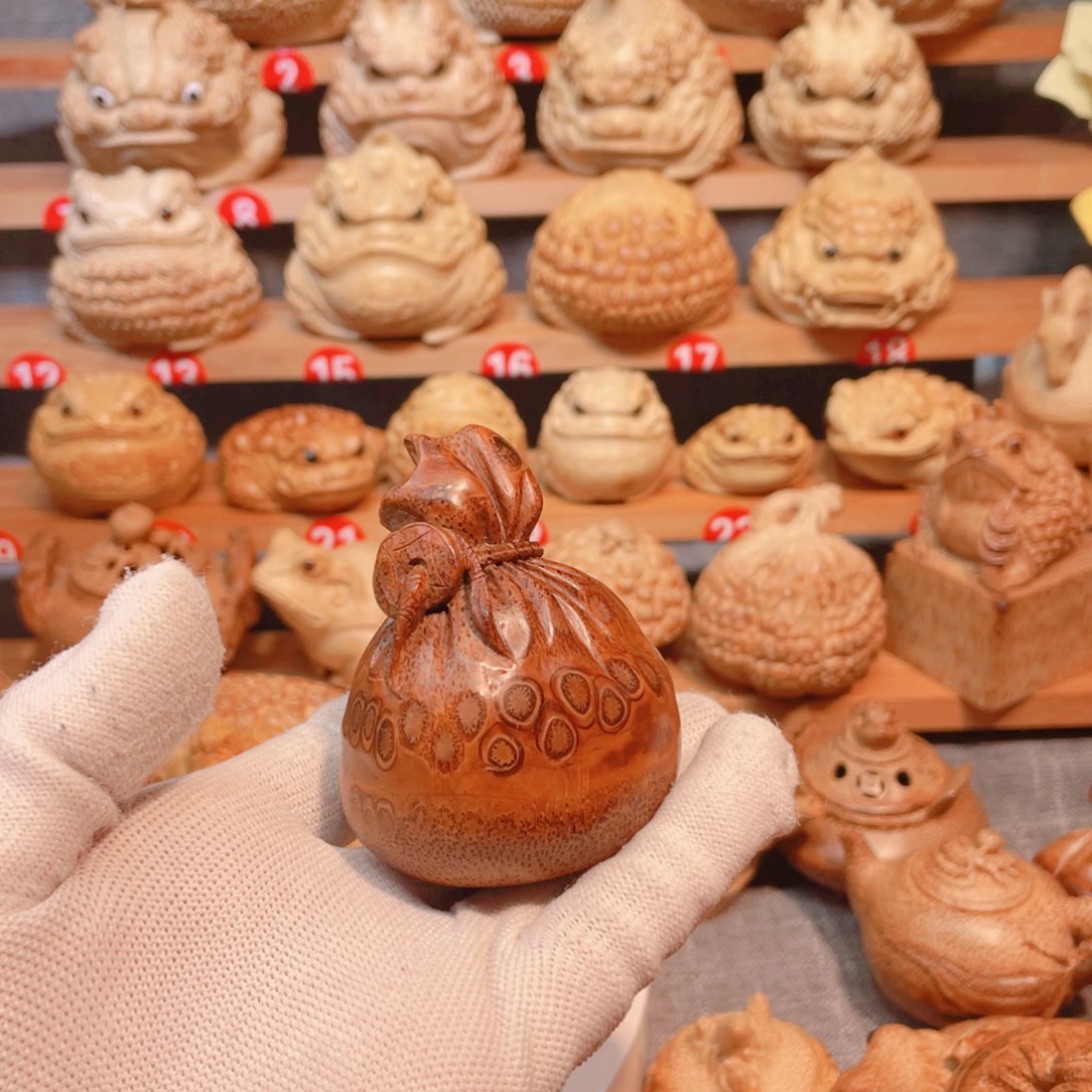 风***扬竹根雕福袋手把件