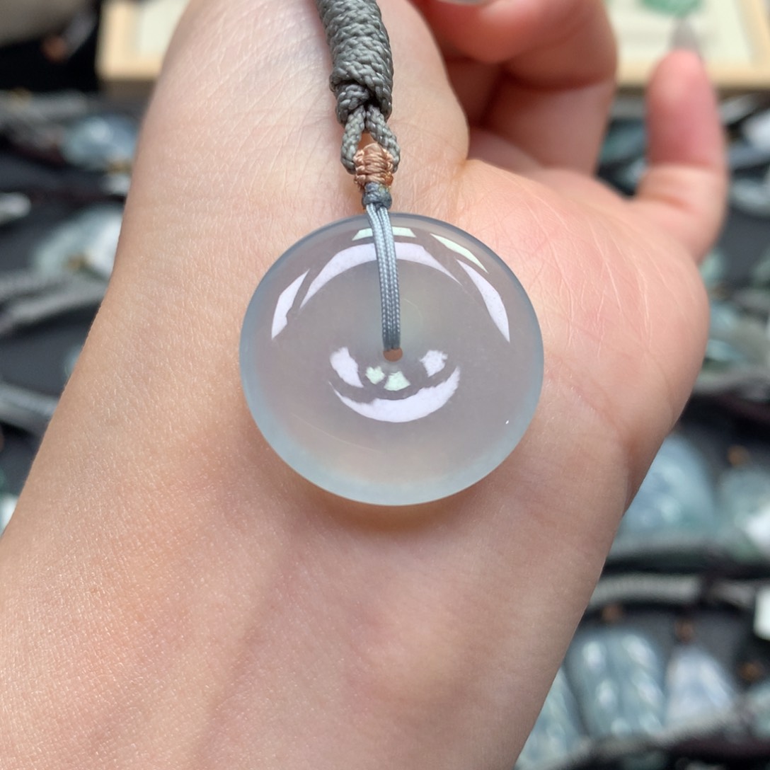 翡翠颈饰未镶嵌扣子