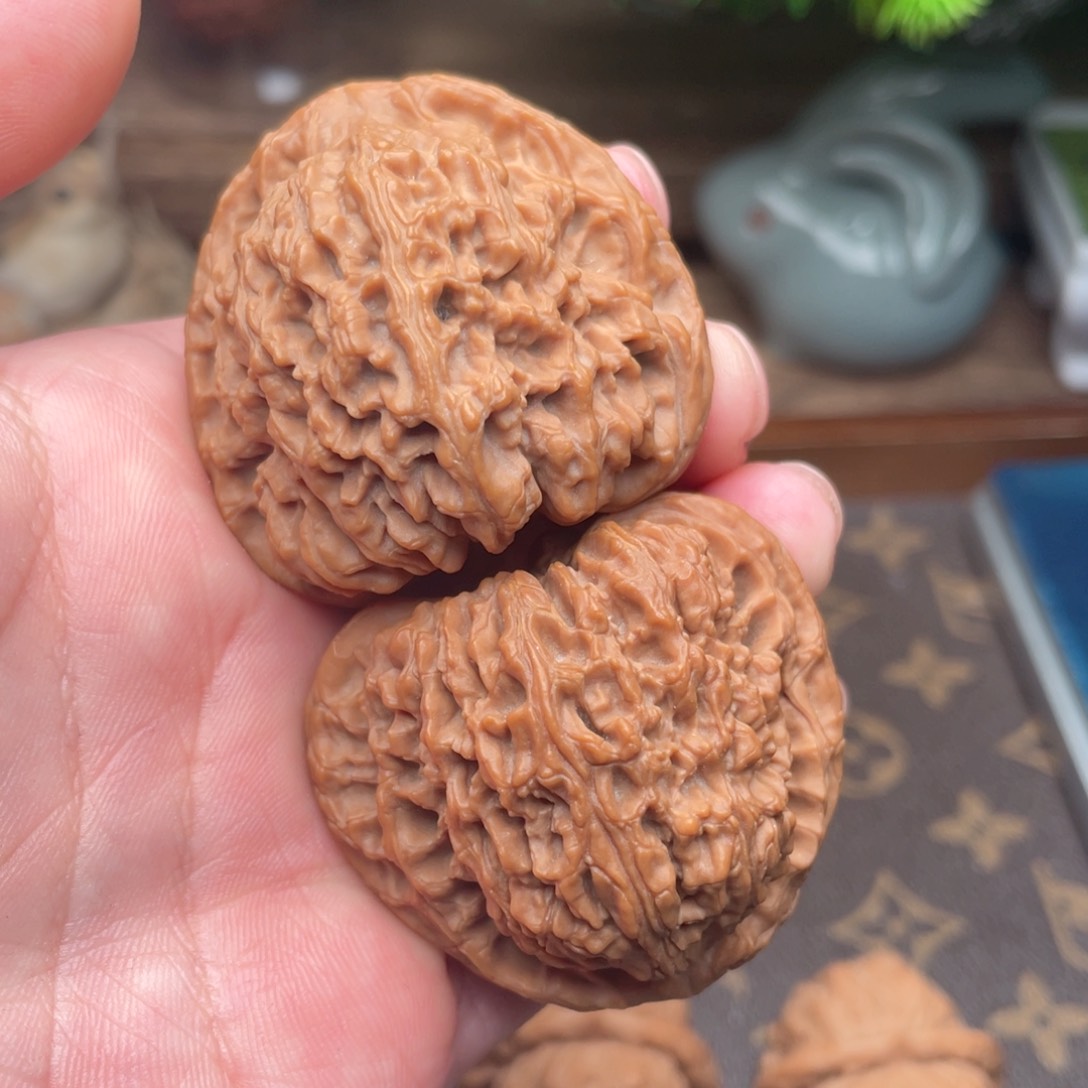 文玩核桃把件器**昂G5号43南疆石
