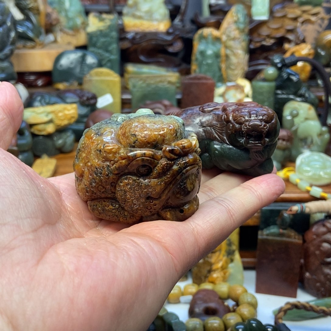 岫岩河磨玉（透闪石质玉）把件未镶嵌苦**啡