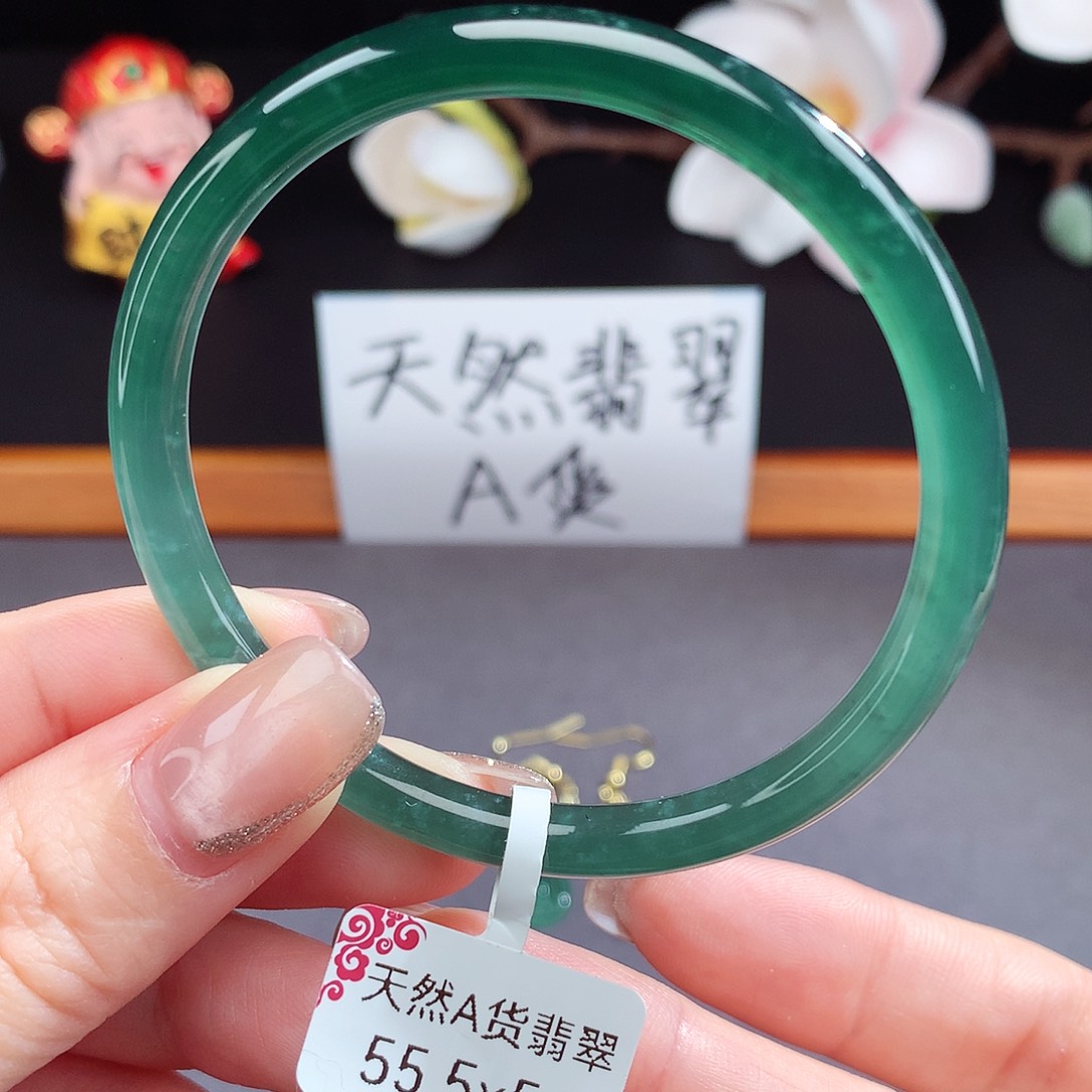 翡翠手镯（圆镯）未镶嵌