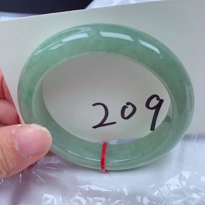 翡翠手镯未镶嵌翡翠