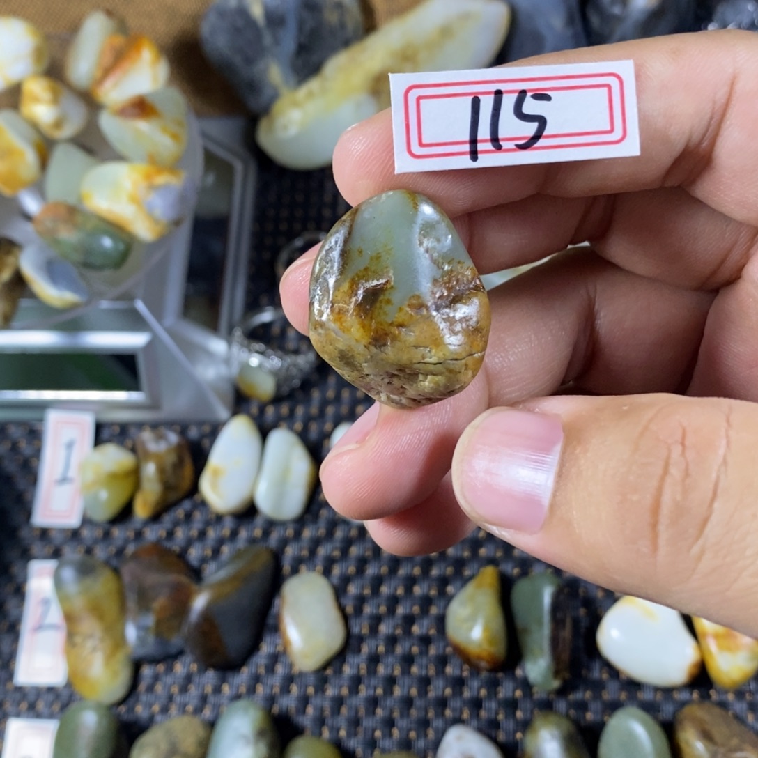 和田玉（糖玉）未镶嵌挂件