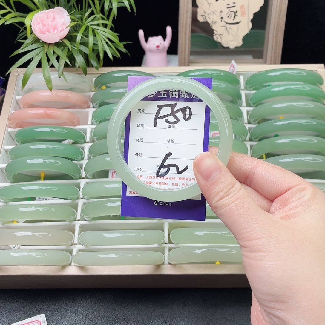 石英质玉未镶嵌手镯