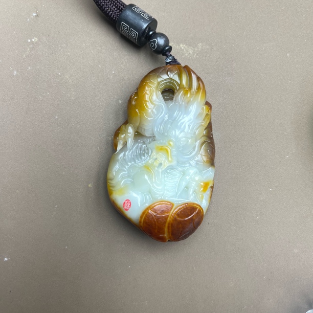 石包沁色龙手把把玩件D2