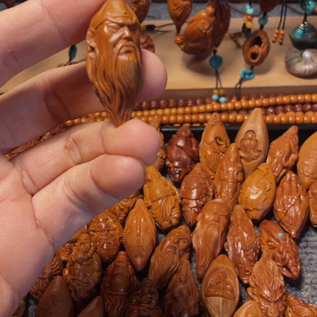 橄榄核吊坠关公头像