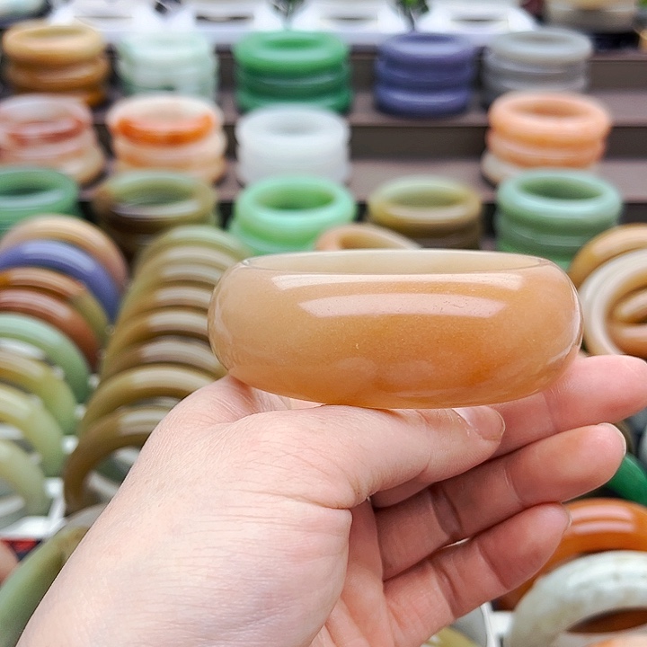 未镶嵌手镯（圆镯）石英质玉?****?