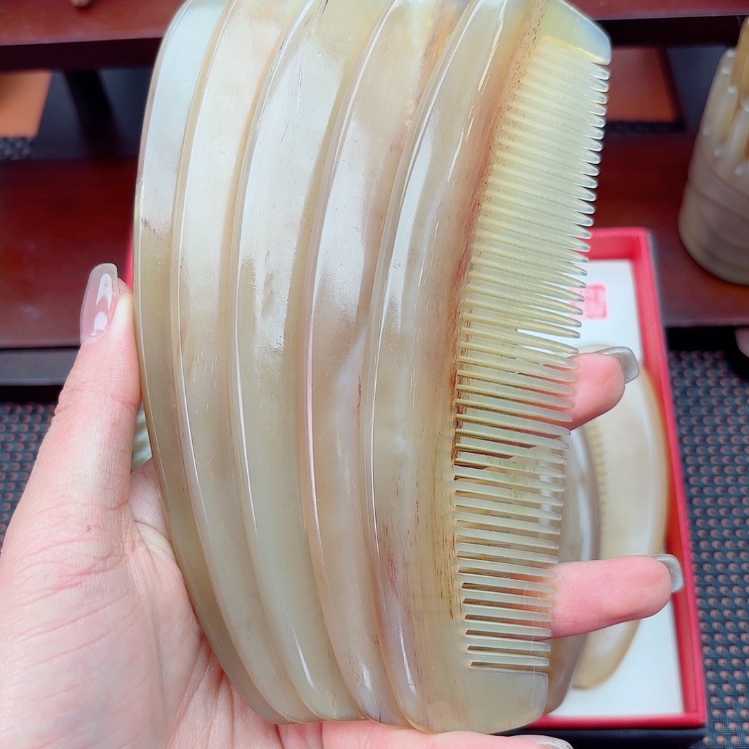 纯手工制作纯牛角梳子