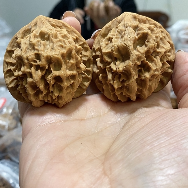 文玩核桃吊坠46mm帝王