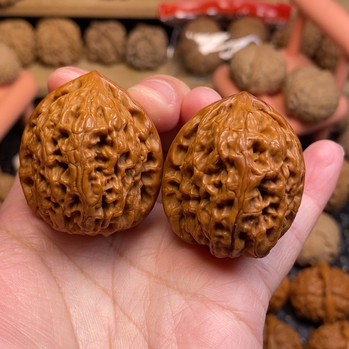 文玩核桃吊坠水龙纹