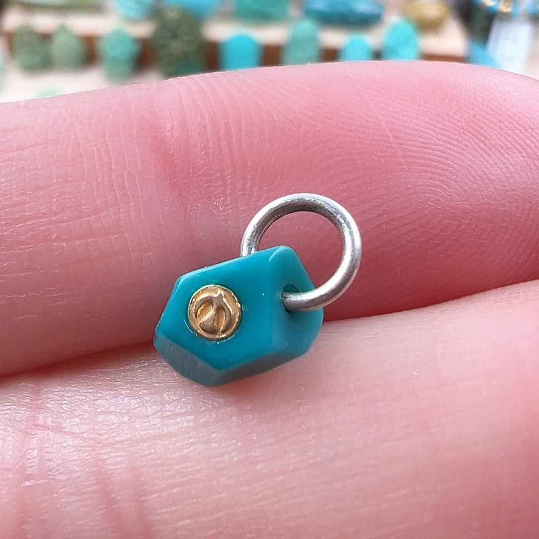 绿松石配饰未镶嵌