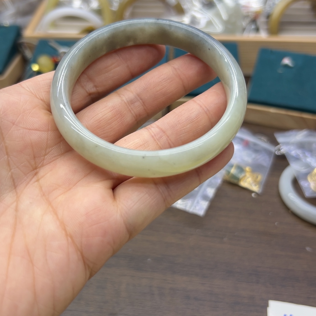 和田玉未镶嵌手镯61.4圈围1736