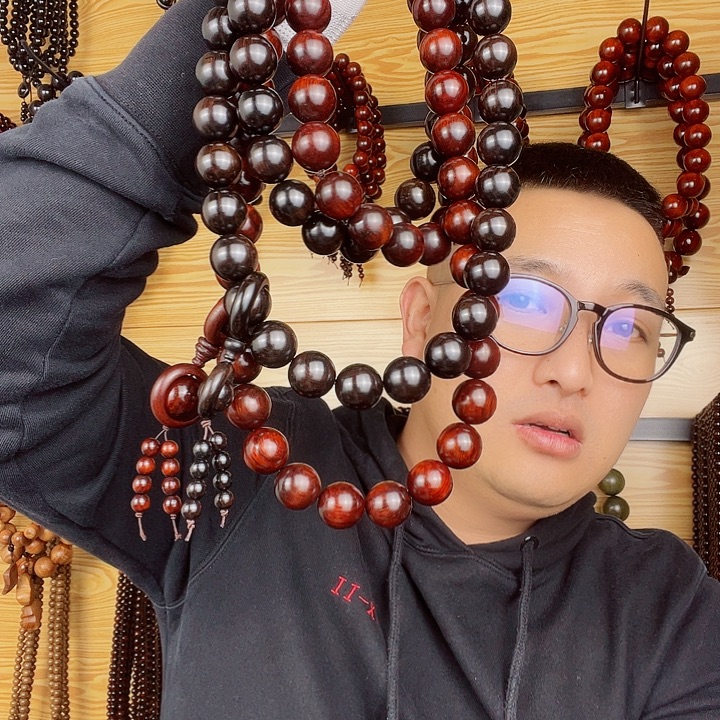 方***手木黑。红。 54颗。脖挂