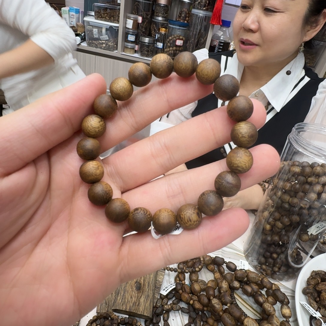 沉香碎屑沉香乌身 99 沉单圈 10mm 多样性发一串