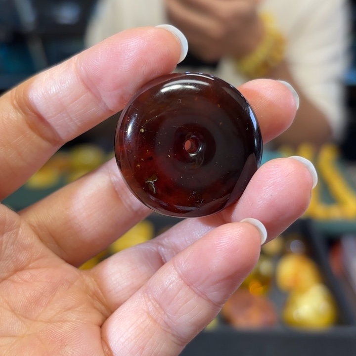 琥珀未镶嵌颈饰琥珀